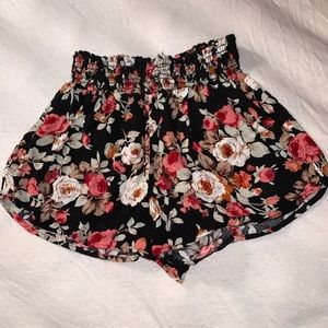 black floral flowy shorts 🖤